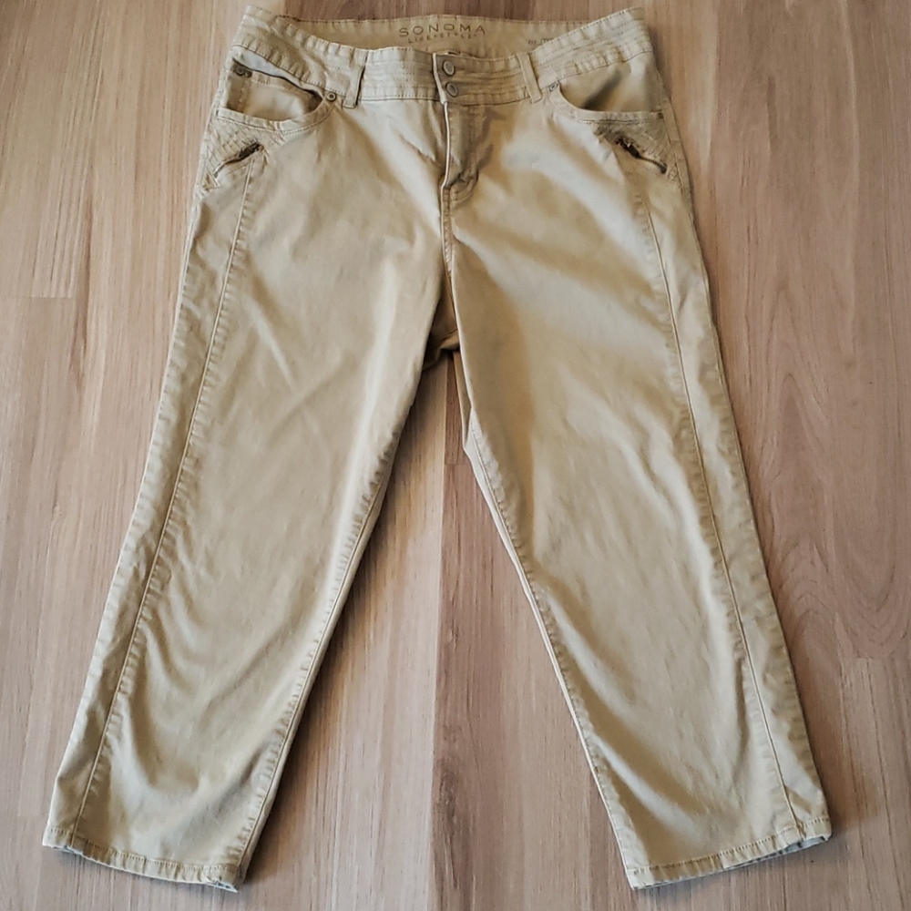 Sonoma Modern Fit Capris Size 12